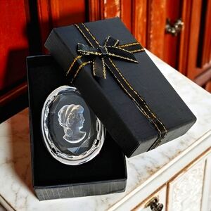 Vintage Reversed Carved Crystal Cameo Brooch